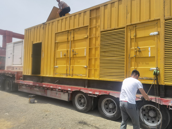 四会除了负载情况和发动机维护，还有哪些因素会影响 200kw 柴油发电机的油耗？