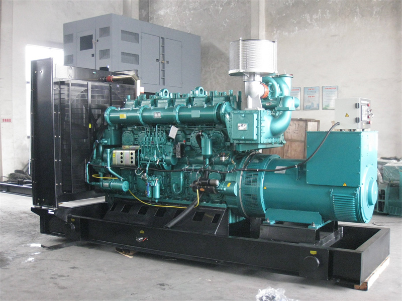 四会200KW 柴油发电机的油耗是多少？