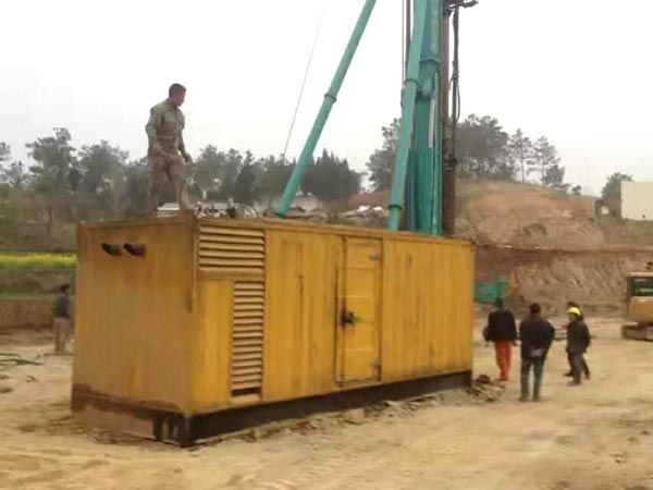 四会如何判断水冷式机油散热器密封件是否需要更换？